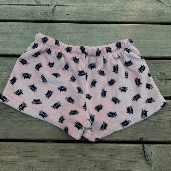 Pink kitty pattern fuzzy shorts - Picture 2 of 4